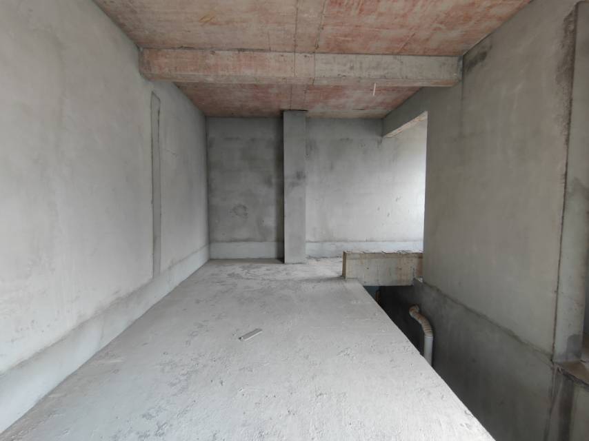绵阳人工湖旁.顶跃带露台花园.清水5室.三连跃.有车位.视野开阔 绵阳二手房