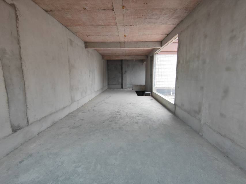 绵阳人工湖旁.顶跃带露台花园.清水5室.三连跃.有车位.视野开阔 绵阳二手房