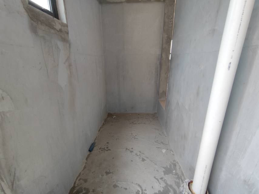 绵阳人工湖旁.顶跃带露台花园.清水5室.三连跃.有车位.视野开阔 绵阳二手房