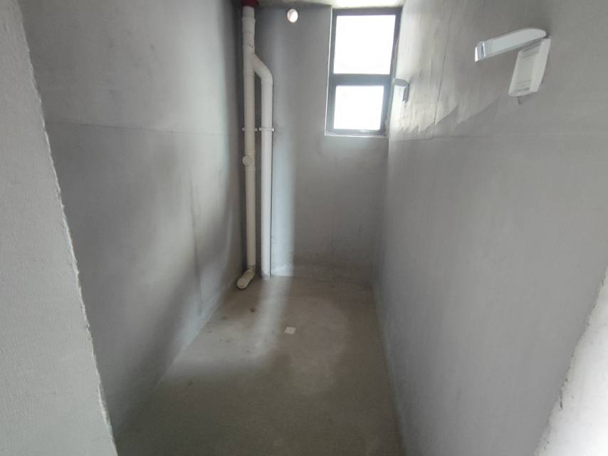 绵阳人工湖旁.顶跃带露台花园.清水5室.三连跃.有车位.视野开阔 绵阳二手房