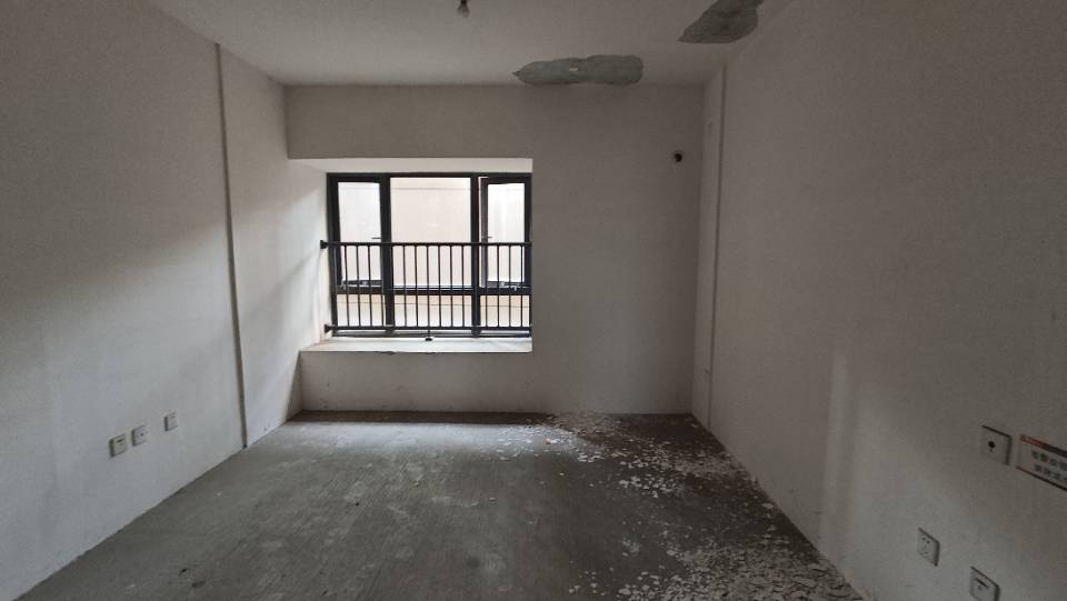 绵阳华润紫云府，3室2厅2卫，118㎡，毛坯，售价105万 绵阳二手房
