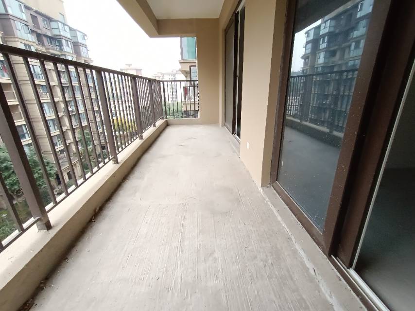 绵阳中梁御府，4室2厅2卫，129.00㎡，毛坯，售价88.00万 绵阳二手房