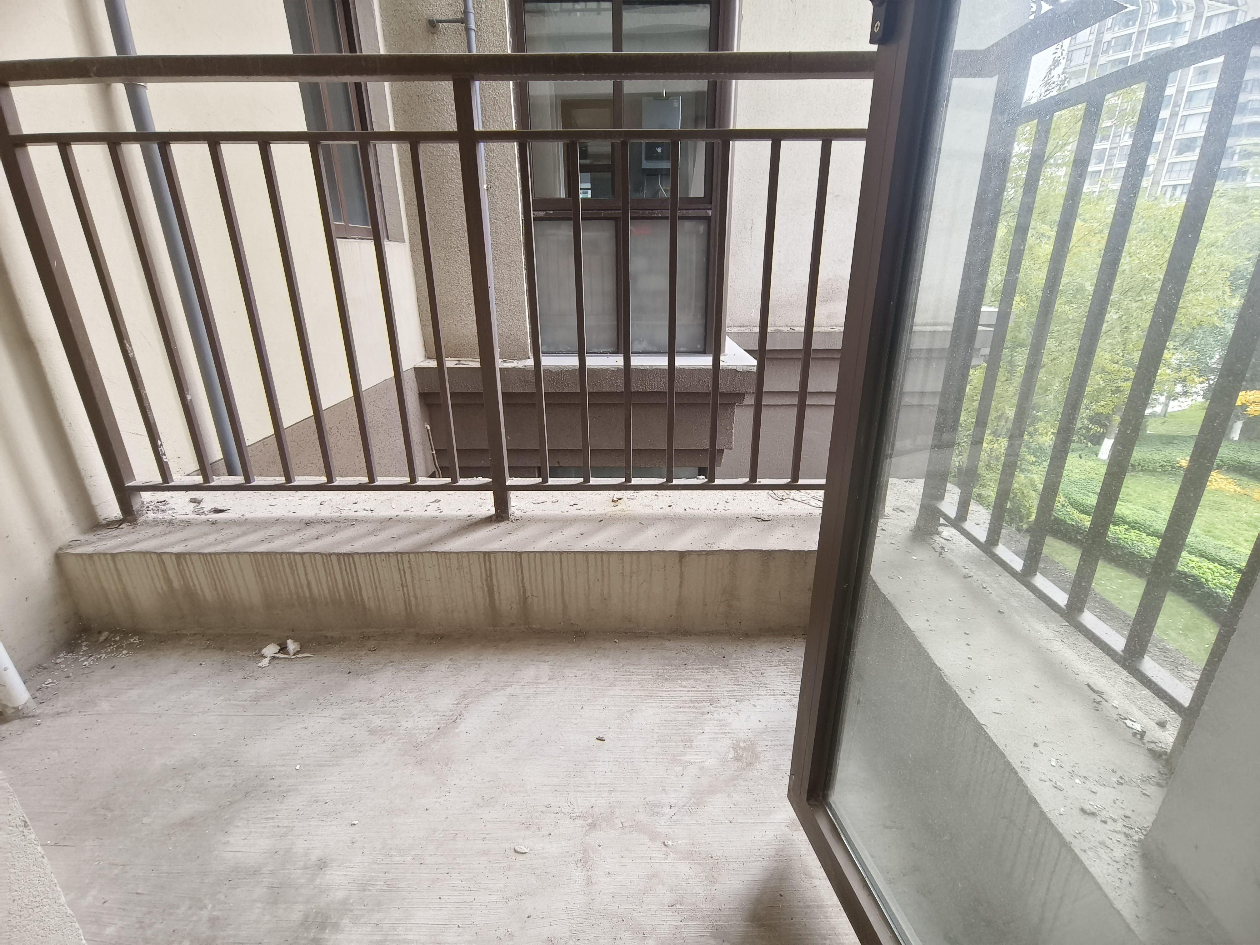 绵阳一号桥  南山中学附近  大4房  税少  改善楼盘 绵阳二手房