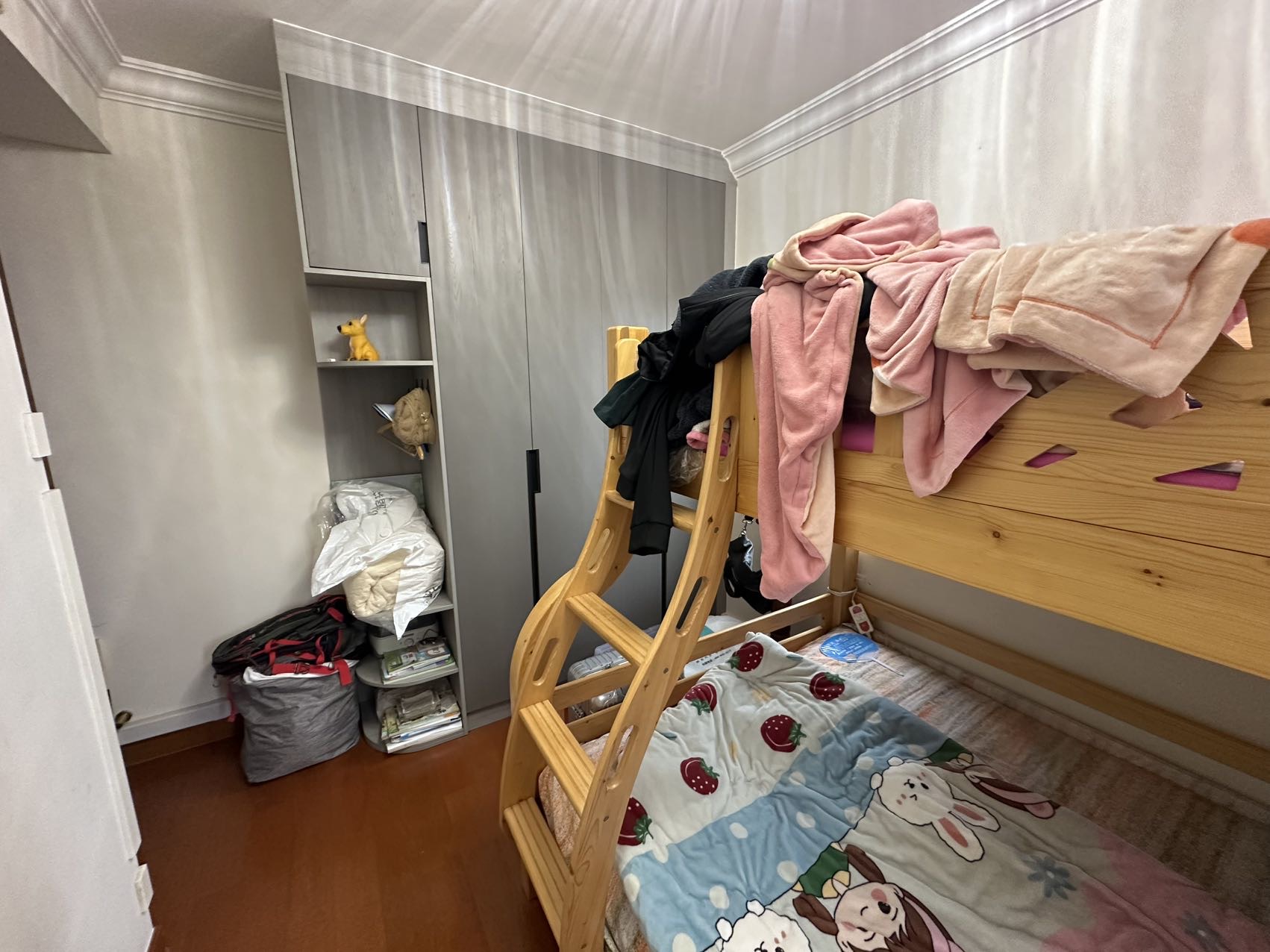绵阳恒大翡翠华庭，4室2厅2卫，142㎡，精装，售价135万 绵阳二手房