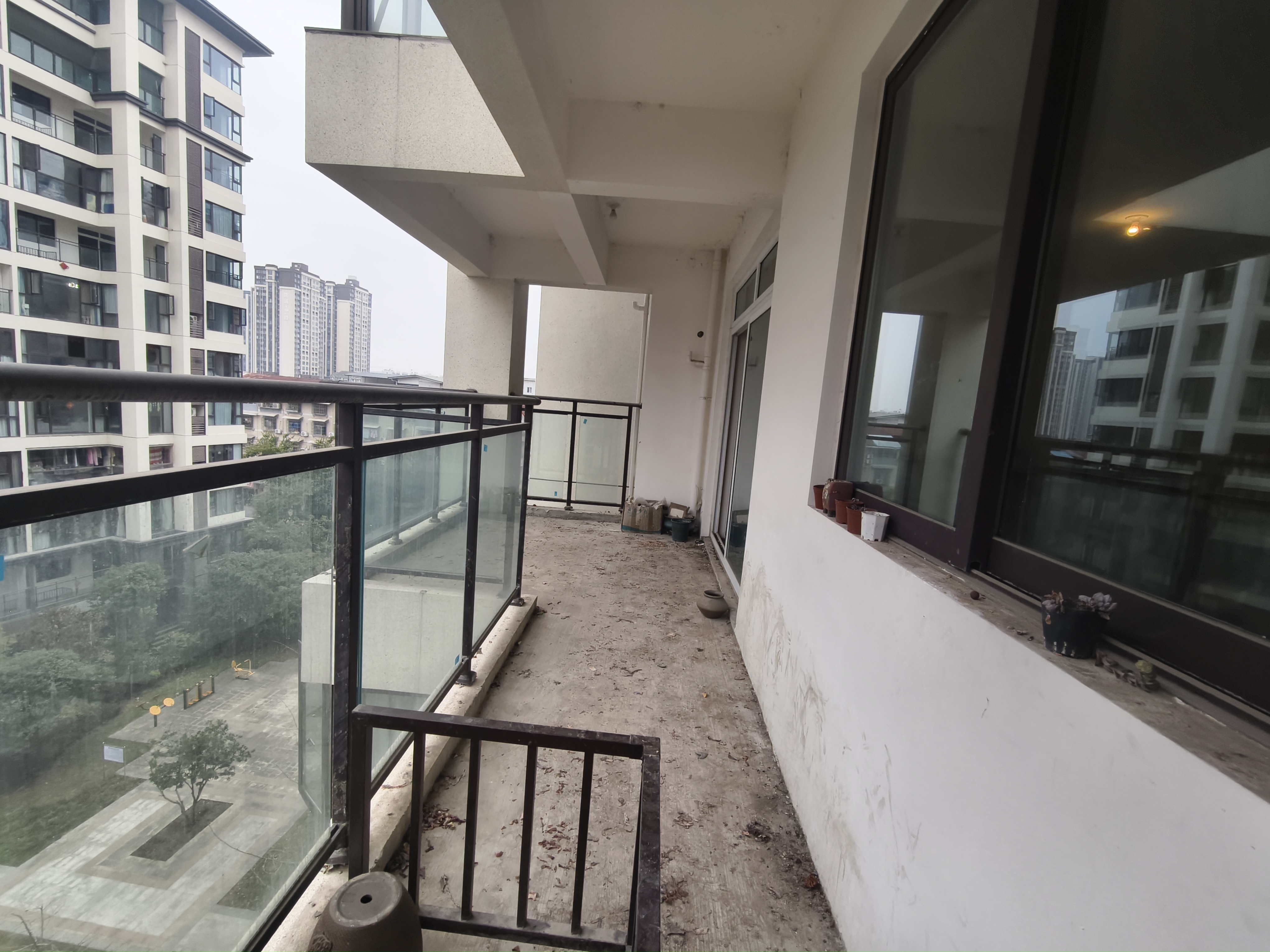 绵阳6千多电梯入户洋房 三江启航学校 坐北朝南  三阳台前后中庭 绵阳二手房