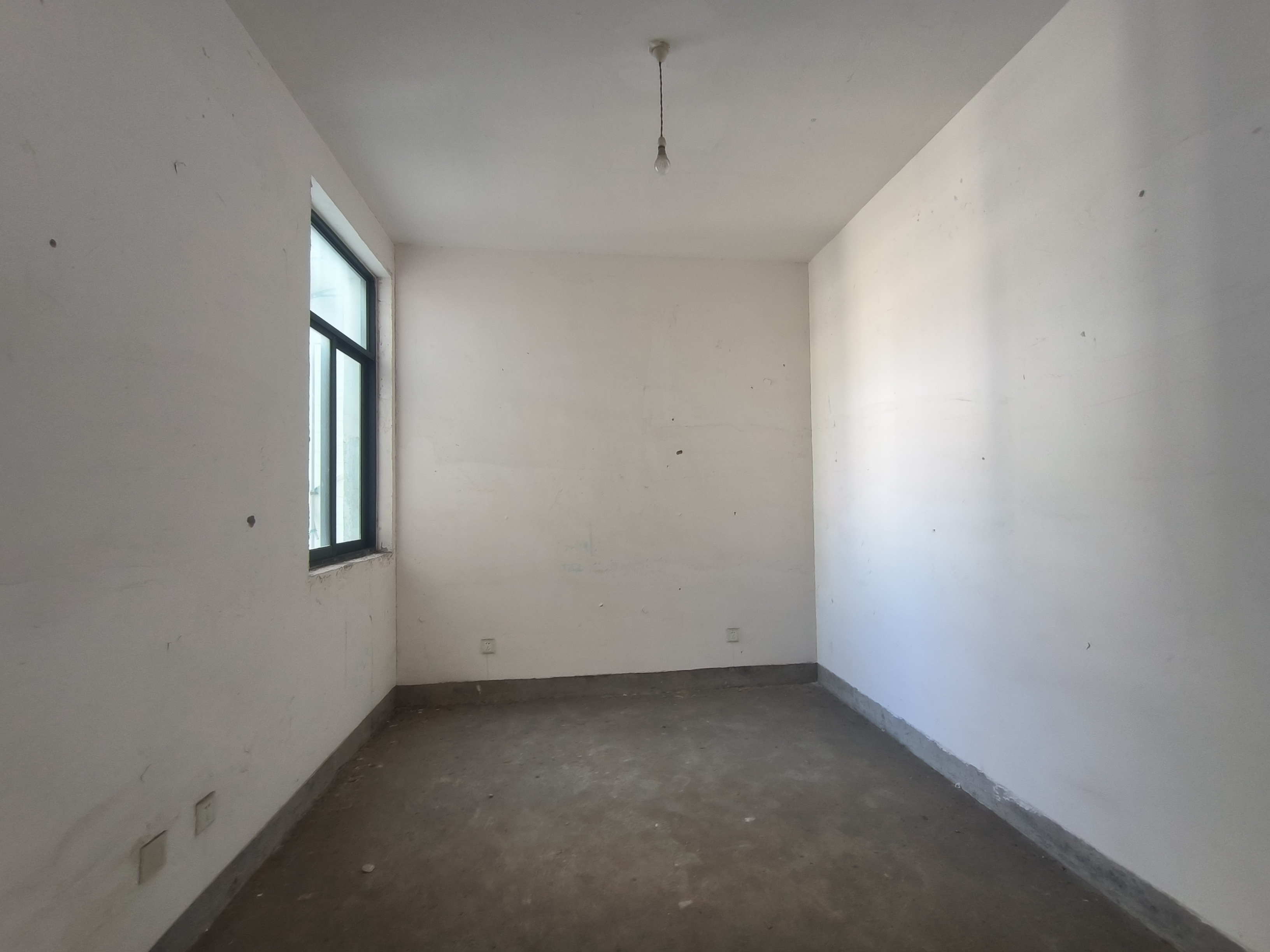 绵阳倍特景苑B区，4室2厅2卫，162.58㎡，毛坯，售价110.00万 绵阳二手房