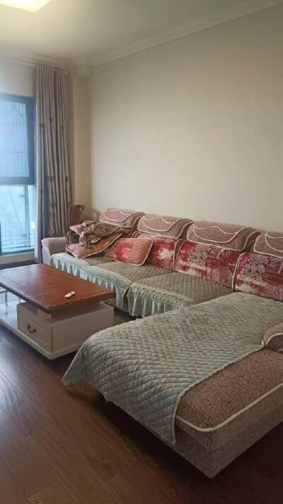 高新区 中沅广场2房1600元/月