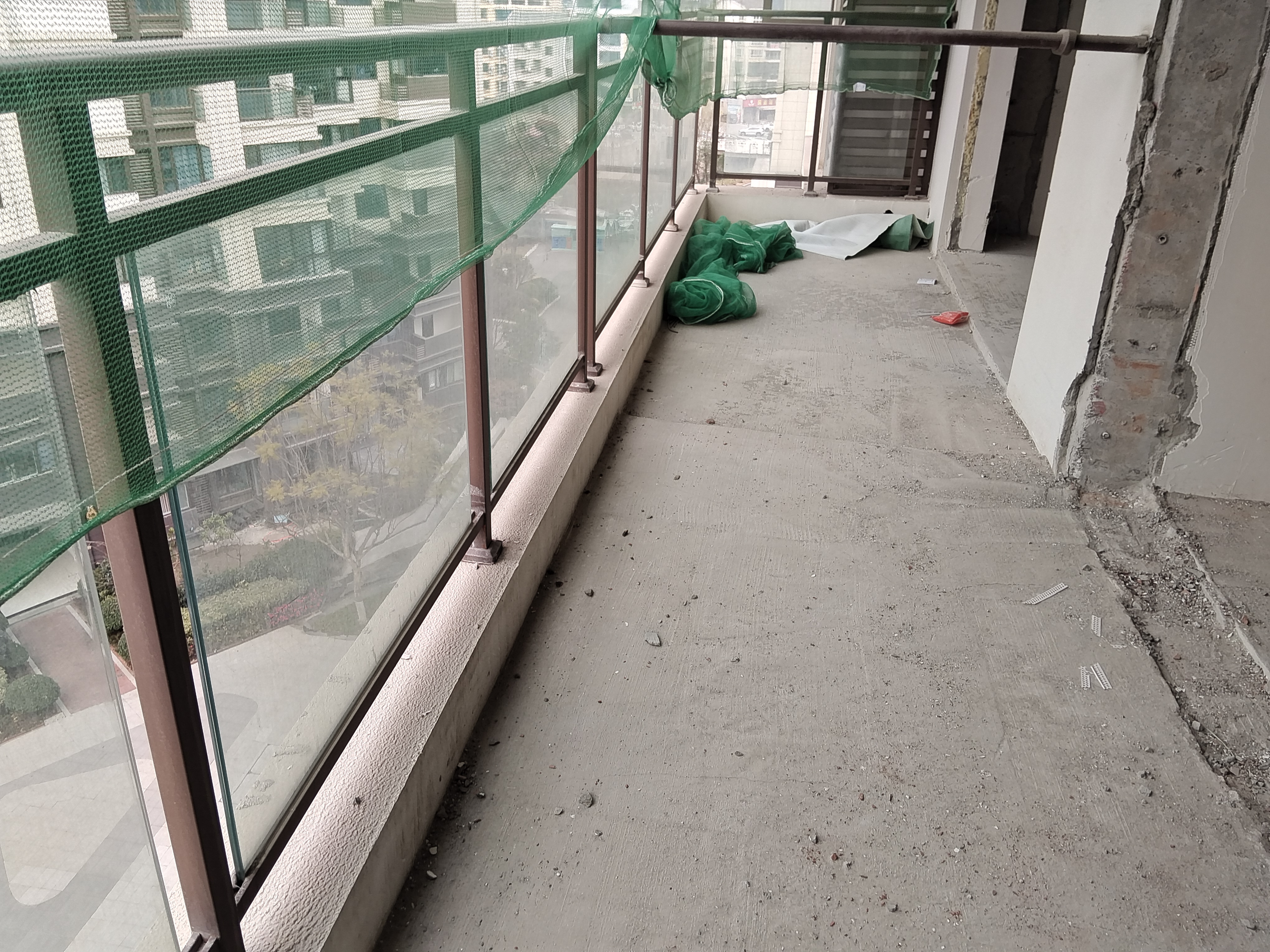 绵阳置信丽都花园城一期，3室2厅2卫，105㎡，毛坯，售价65万 绵阳二手房