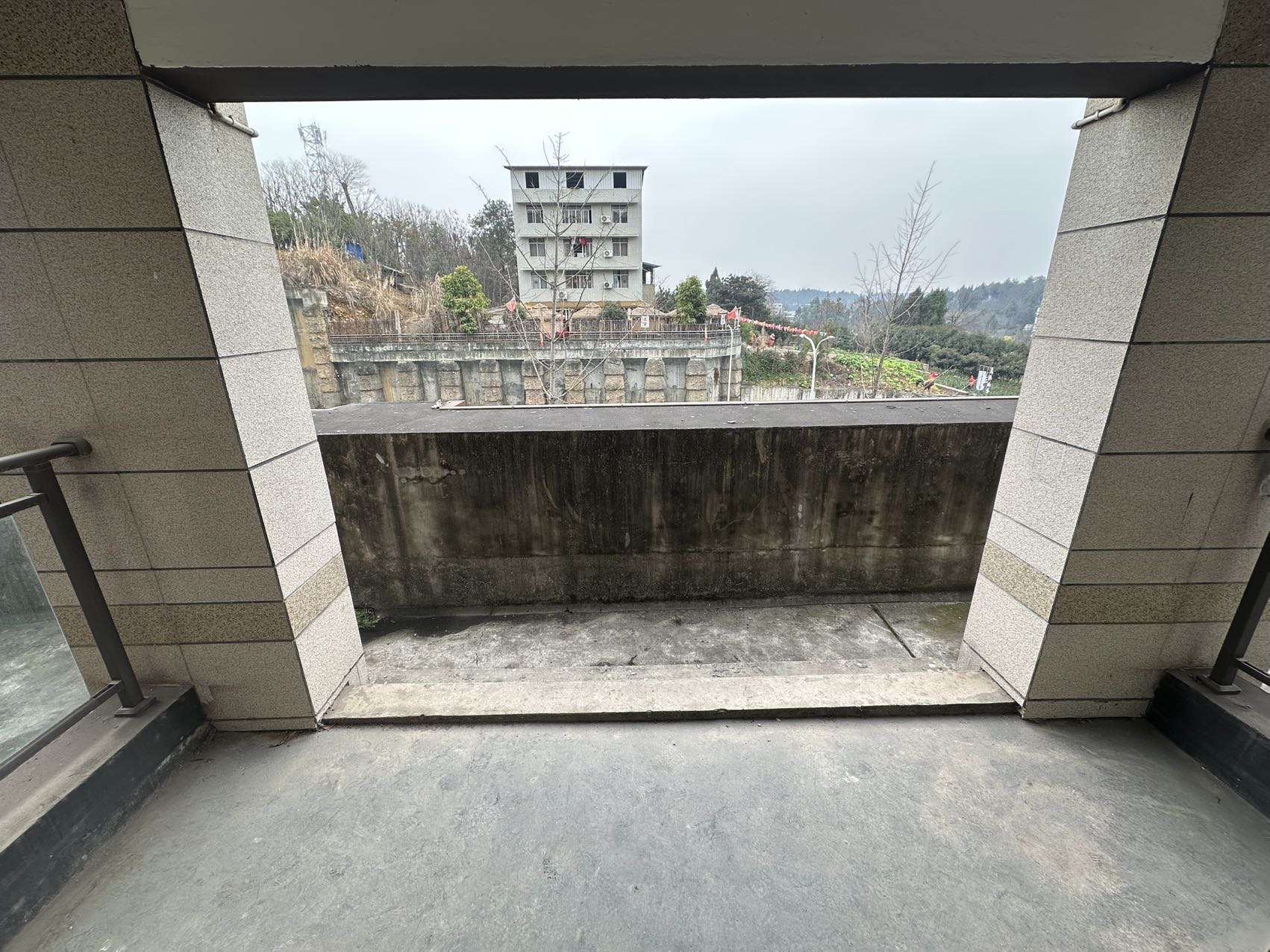绵阳前露台｜后花园｜远大美域洋房带停车库有架空层不潮湿 绵阳二手房