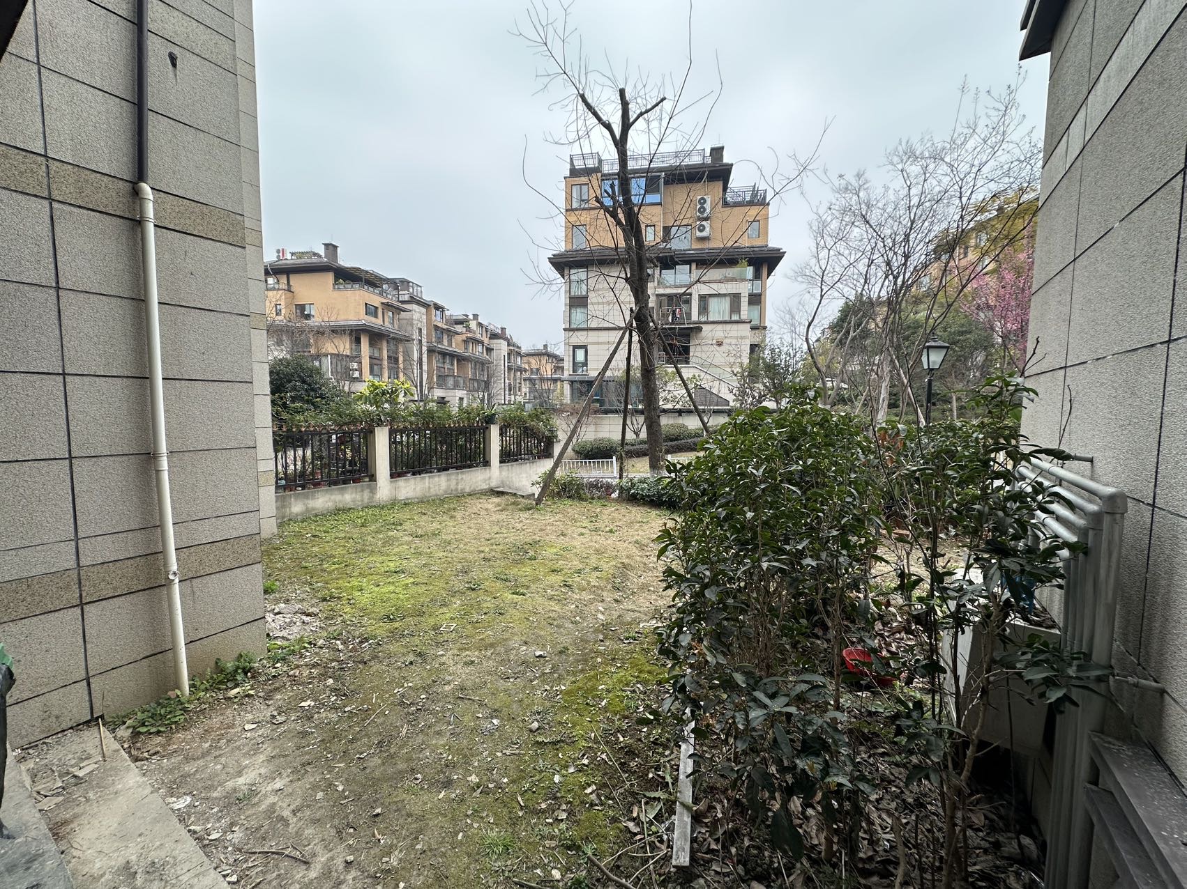 绵阳前露台｜后花园｜远大美域洋房带停车库有架空层不潮湿 绵阳二手房