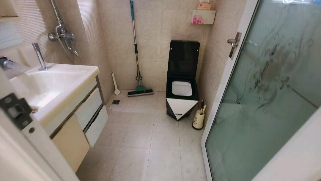 绵阳典汇国际，2室2厅1卫，85㎡，租金1300元/月 绵阳租房