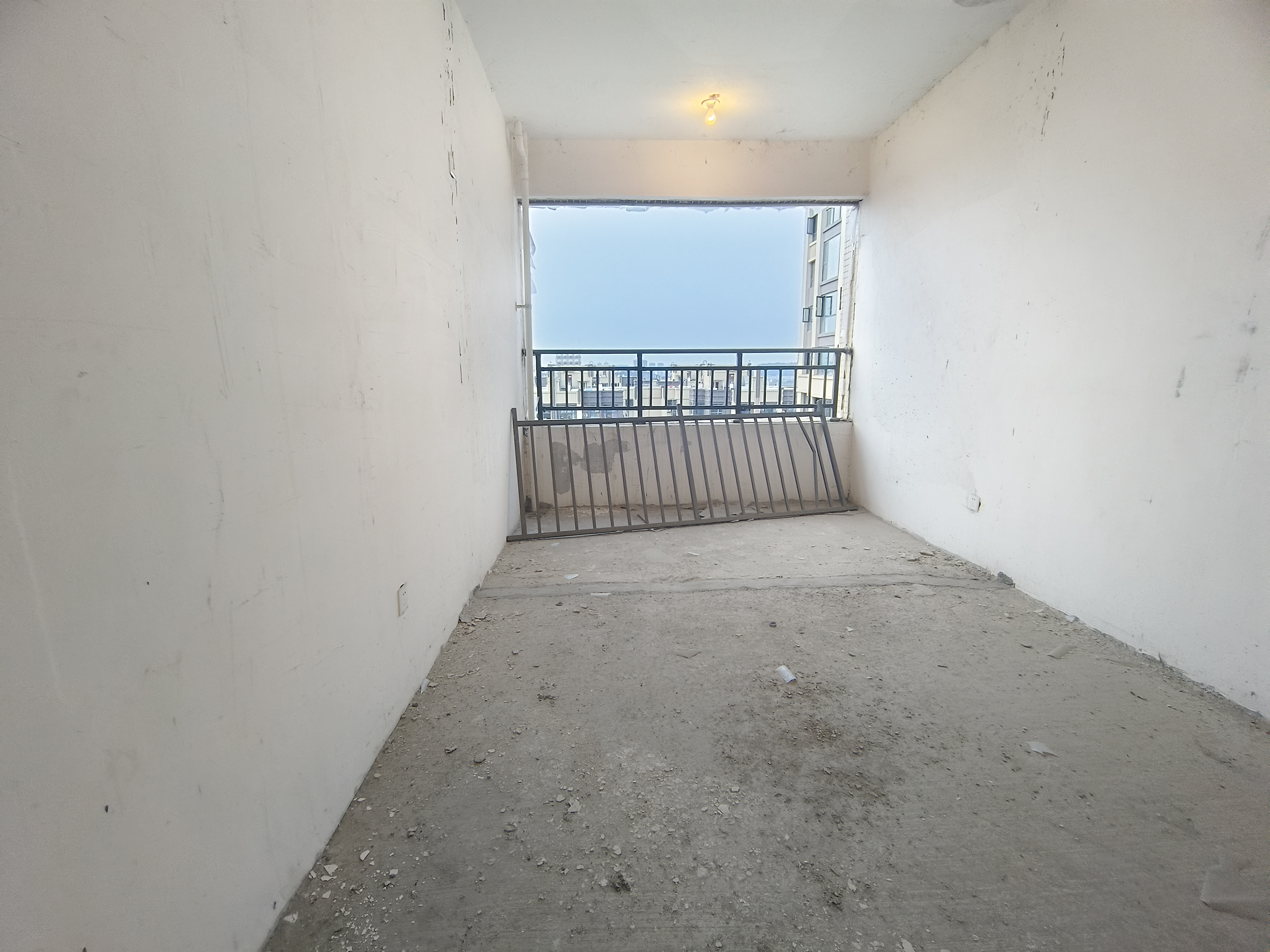 绵阳金海阳光里，3室2厅2卫，106㎡，售价100万 绵阳二手房