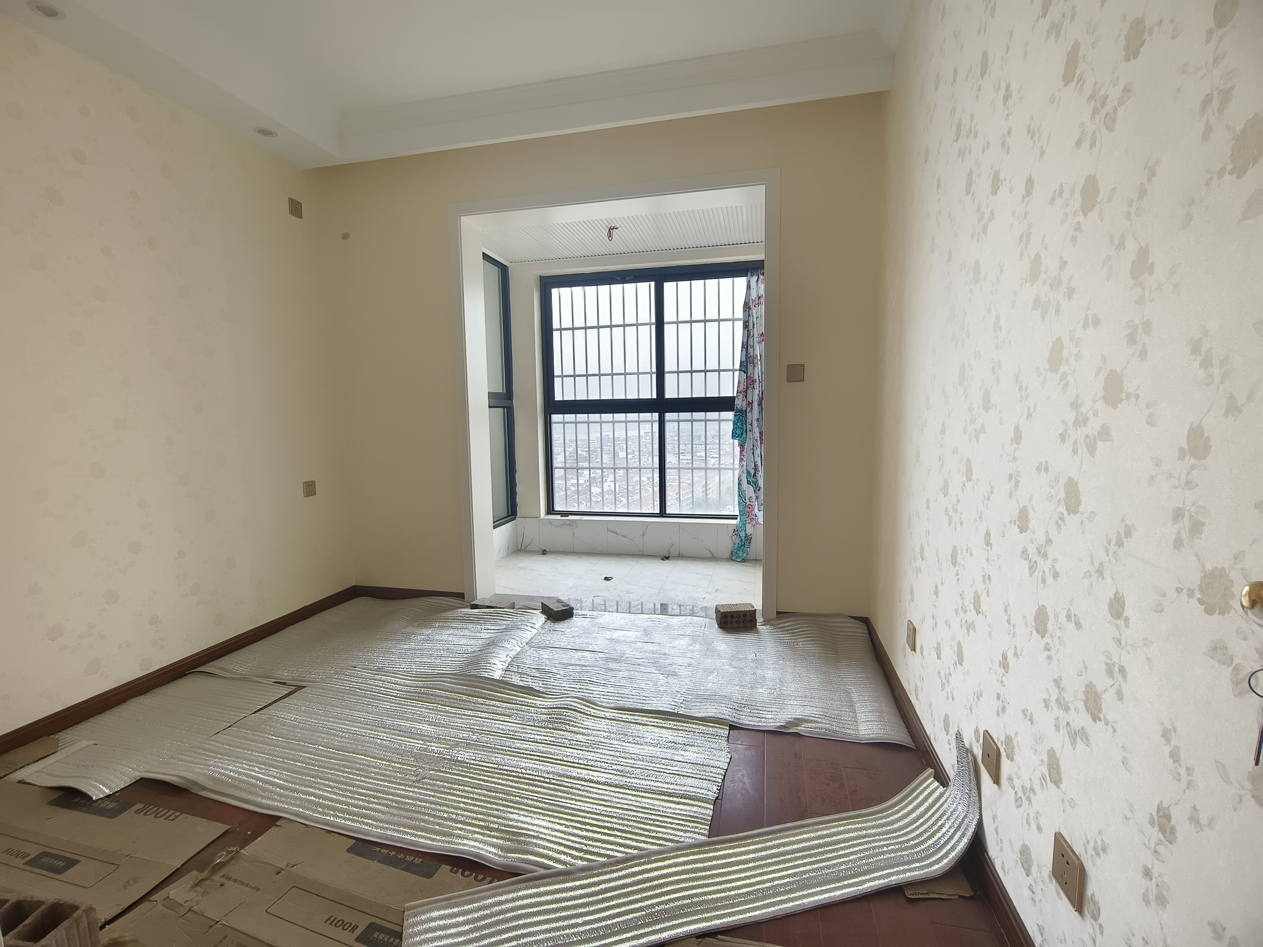 绵阳全新精装空房  买自己喜欢的家具家电入住 楼层好  万达核心商圈 三江启航 绵阳二手房