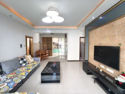 奥林春天二期，3室2厅2卫，114.00㎡，售价90万
