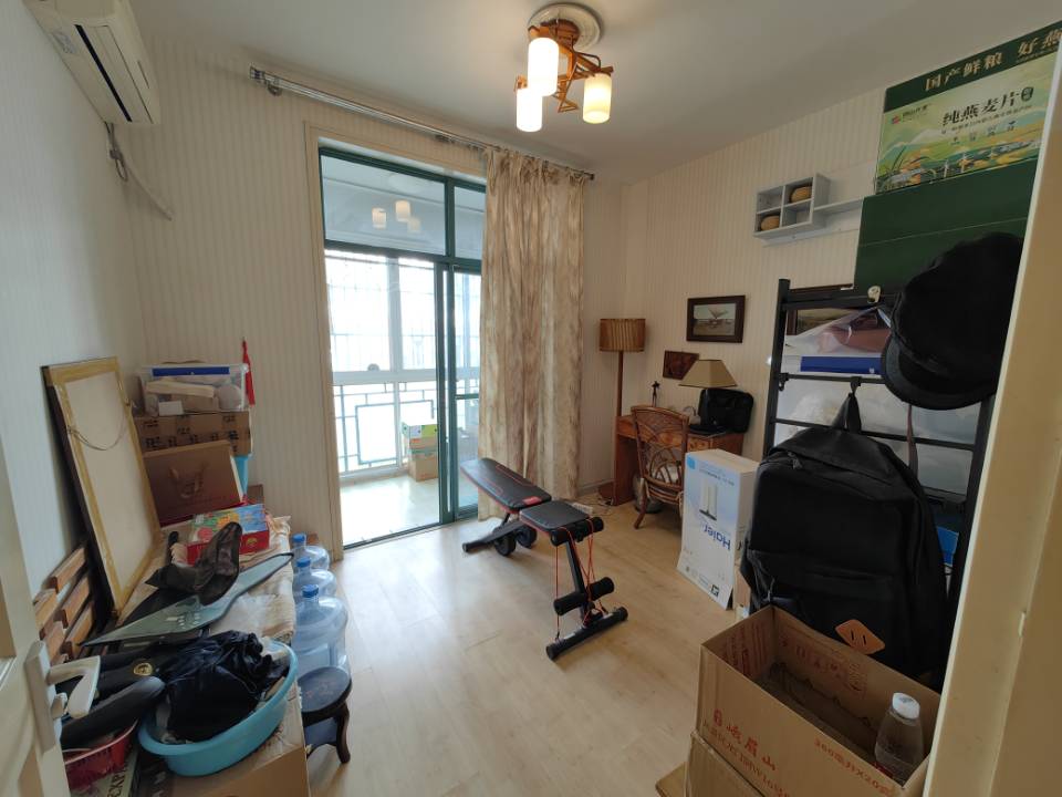 绵阳城市核心地段 芙蓉汉城四室两厅两卫 带全屋暖气 另有一个产权车库出售 绵阳二手房