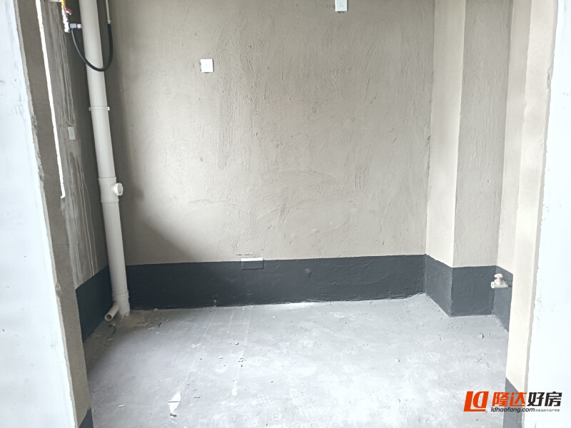 绵阳万为融信·玺园，3室2厅2卫，116.29㎡，售价80万 绵阳二手房