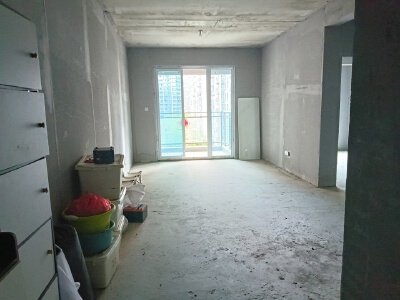 万为融信·玺园，3室2厅2卫，89.6㎡，售价69万