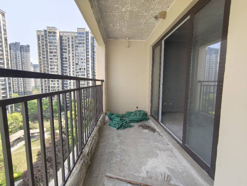 绵阳东原华宇朗阅，3室2厅2卫，111㎡，毛坯，售价83万 绵阳二手房