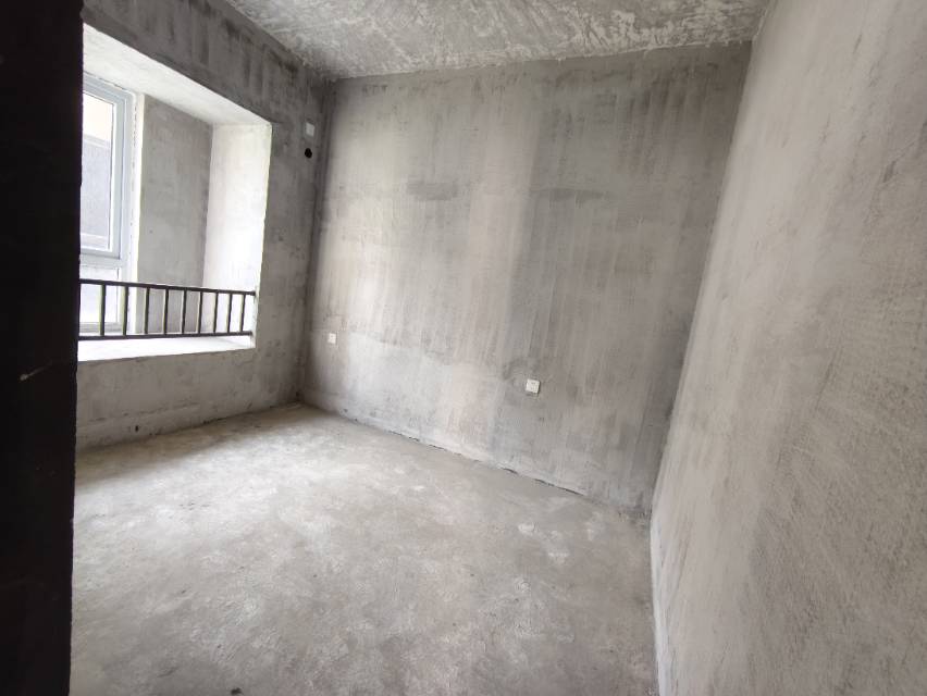 绵阳东原华宇朗阅，3室2厅2卫，111㎡，毛坯，售价83万 绵阳二手房