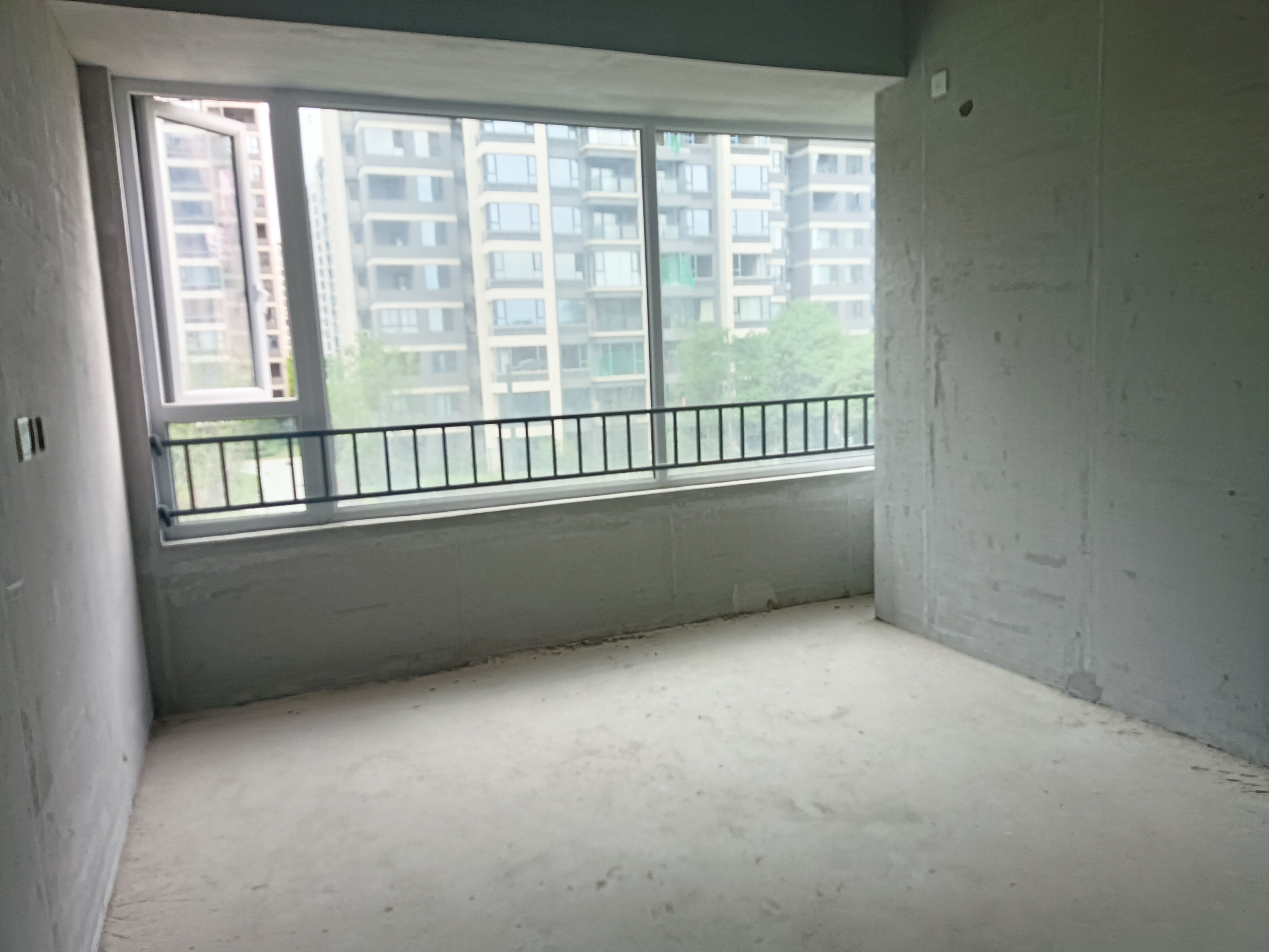 绵阳万为融信·玺园，3室2厅2卫，99㎡，售价62万 绵阳二手房