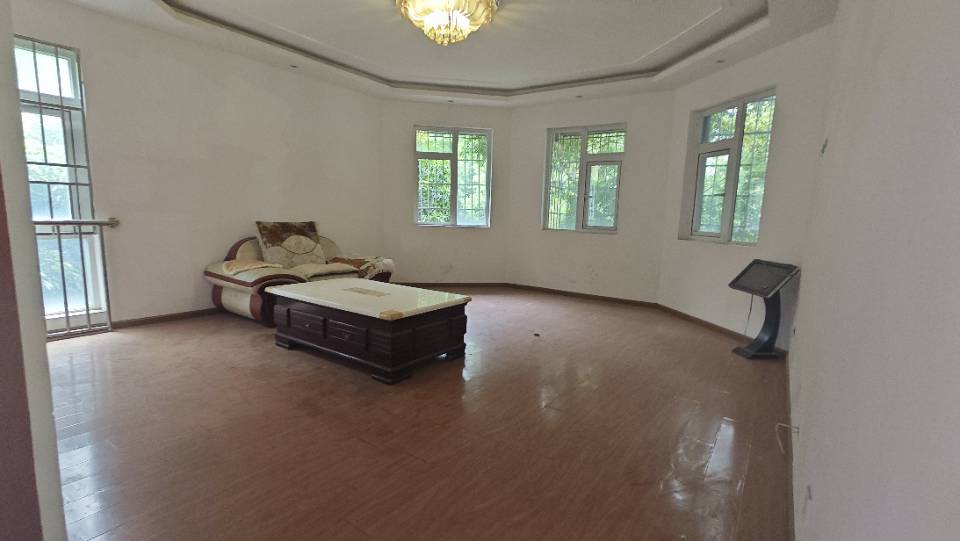 绵阳辰兴优山美郡，4室2厅2卫，168.42㎡，简装，售价99万 绵阳二手房