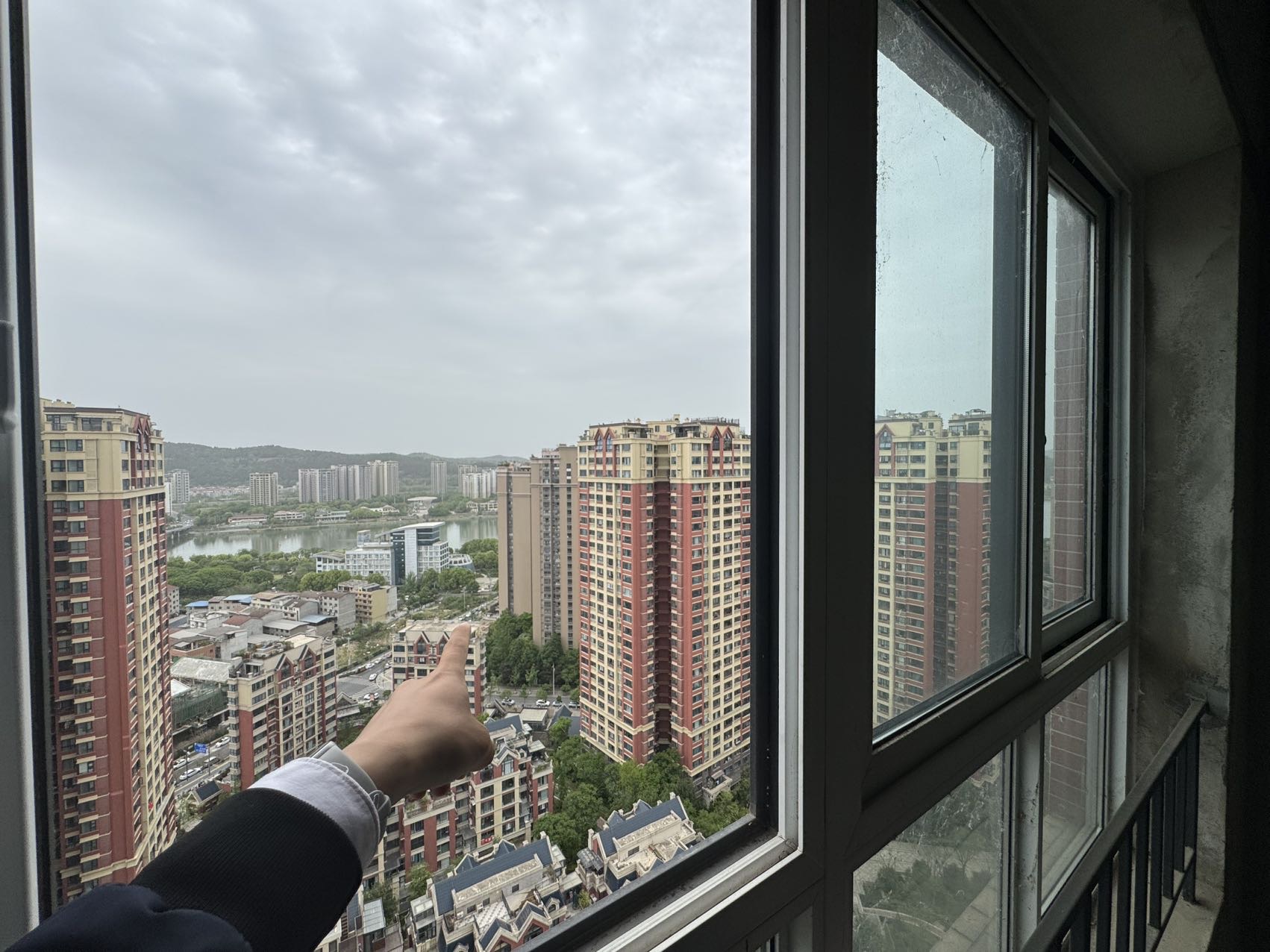 绵阳三汇英郡，4室2厅2卫，88㎡，毛坯，售价95万 绵阳二手房