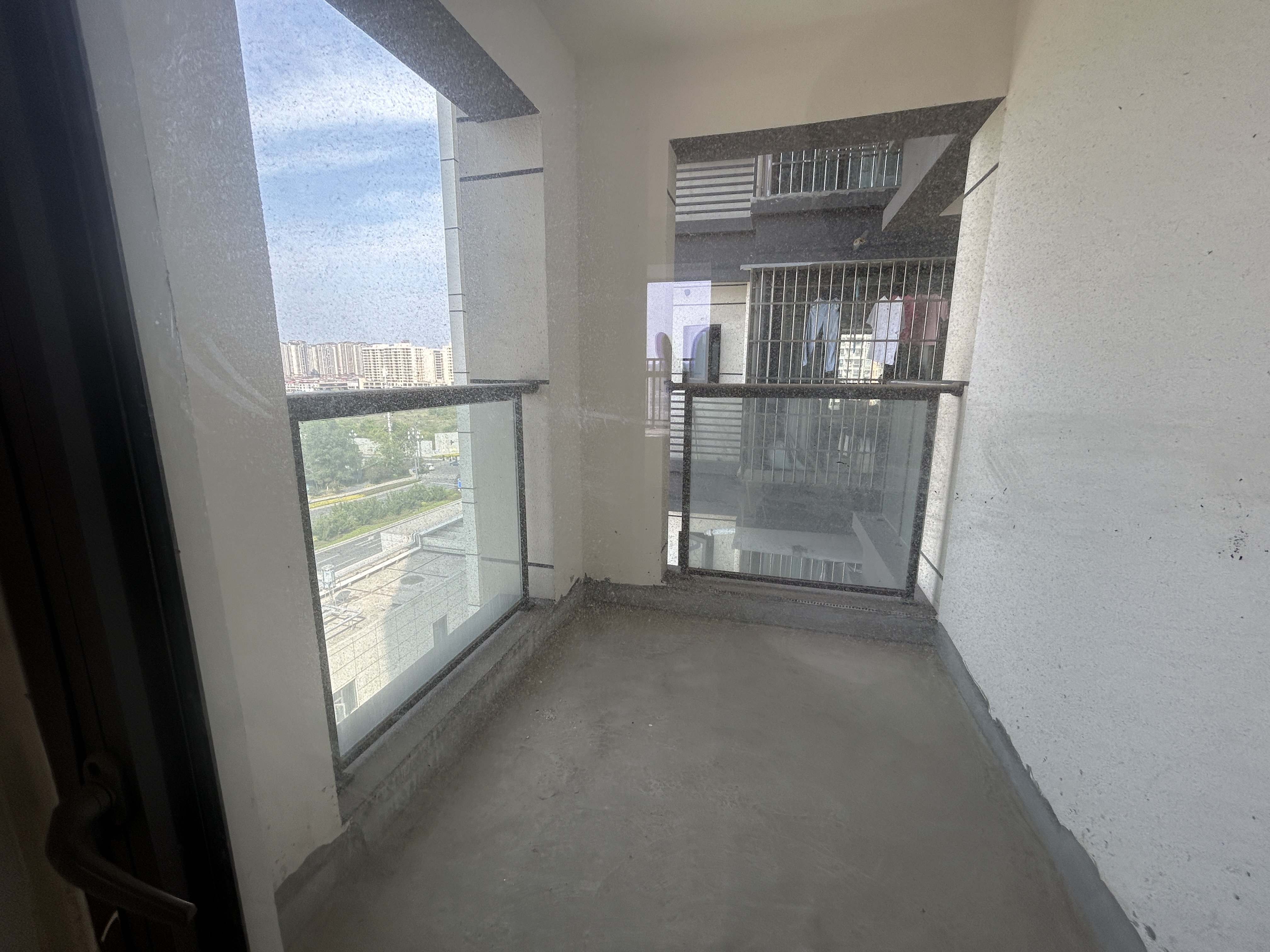 绵阳新亚锦云澜，3室2厅2卫，97.00㎡，毛坯，售价88.00万 绵阳二手房