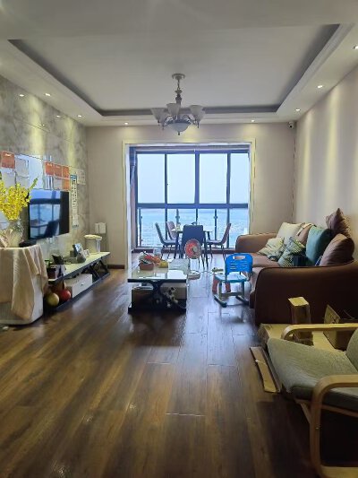 奥林春天二期，3室2厅1卫，95.00㎡，精装，售价91.5万