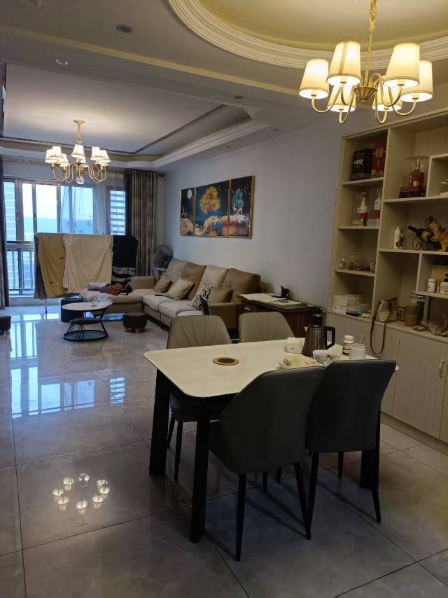 绵阳安州区 银都宝座三期 精装大三室 拎包入住看房方便 价格可谈 绵阳二手房
