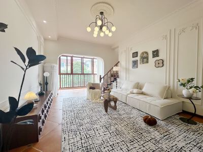 丽景花城，5室2厅2卫，225㎡，售价95.8万