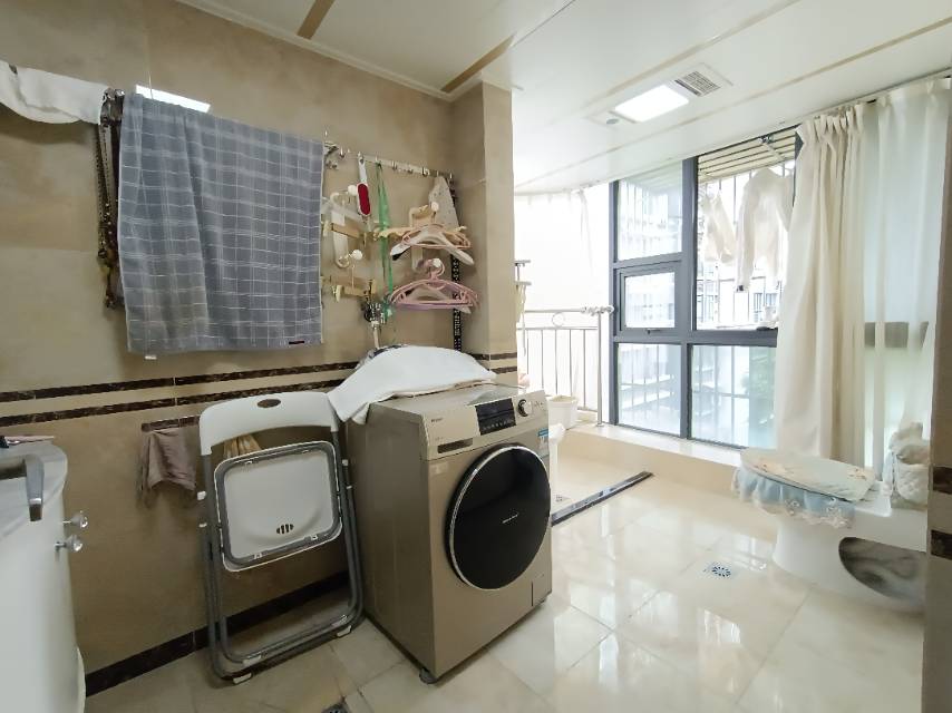 绵阳布鲁斯二期，4室2厅2卫，143.67㎡，售价118万 绵阳二手房