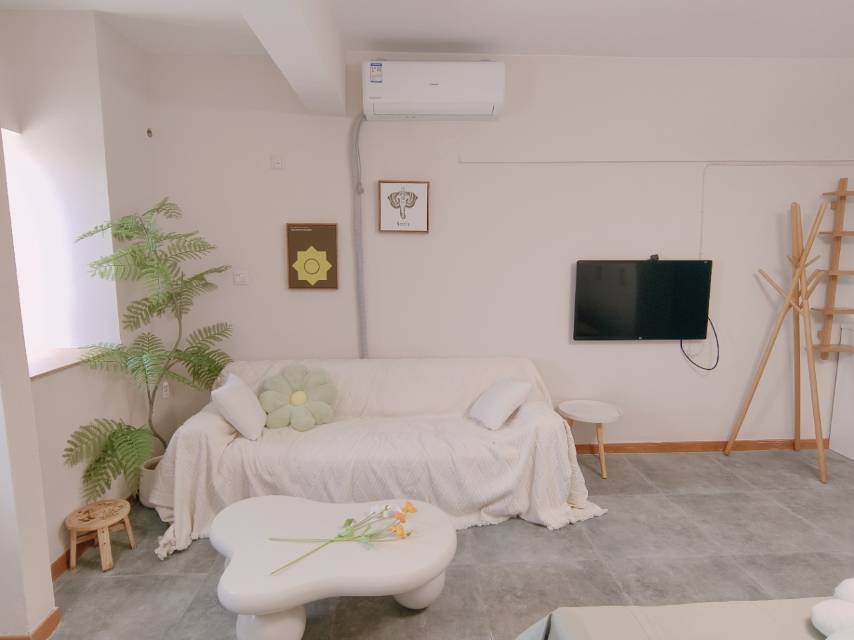 绵阳冠城一品，1室1厅1卫，58㎡，租金1300元/月 绵阳租房