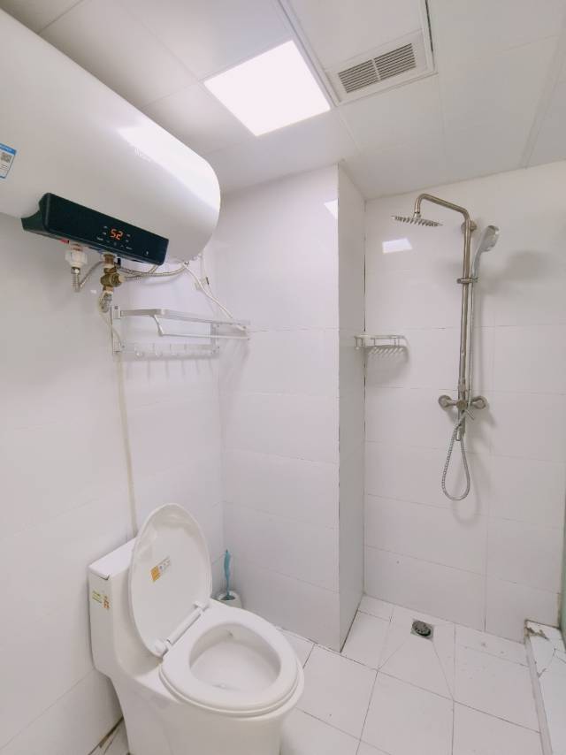 绵阳冠城一品，1室1厅1卫，58㎡，租金1300元/月 绵阳租房