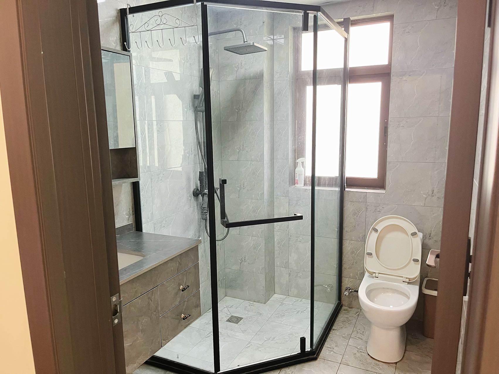 绵阳置信丽都花园城，3室2厅1卫，115㎡，精装，租金1800.00元/月 绵阳租房