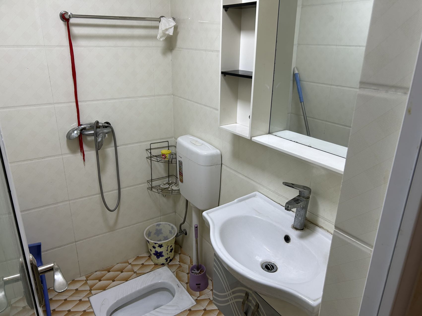 绵阳英郦庄园，3室2厅2卫，90㎡，精装，租金2000元/月 绵阳租房