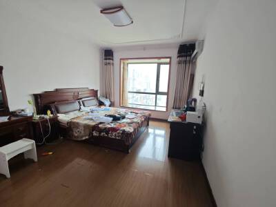 奥林春天一期，3室2厅2卫，123㎡，售价88万