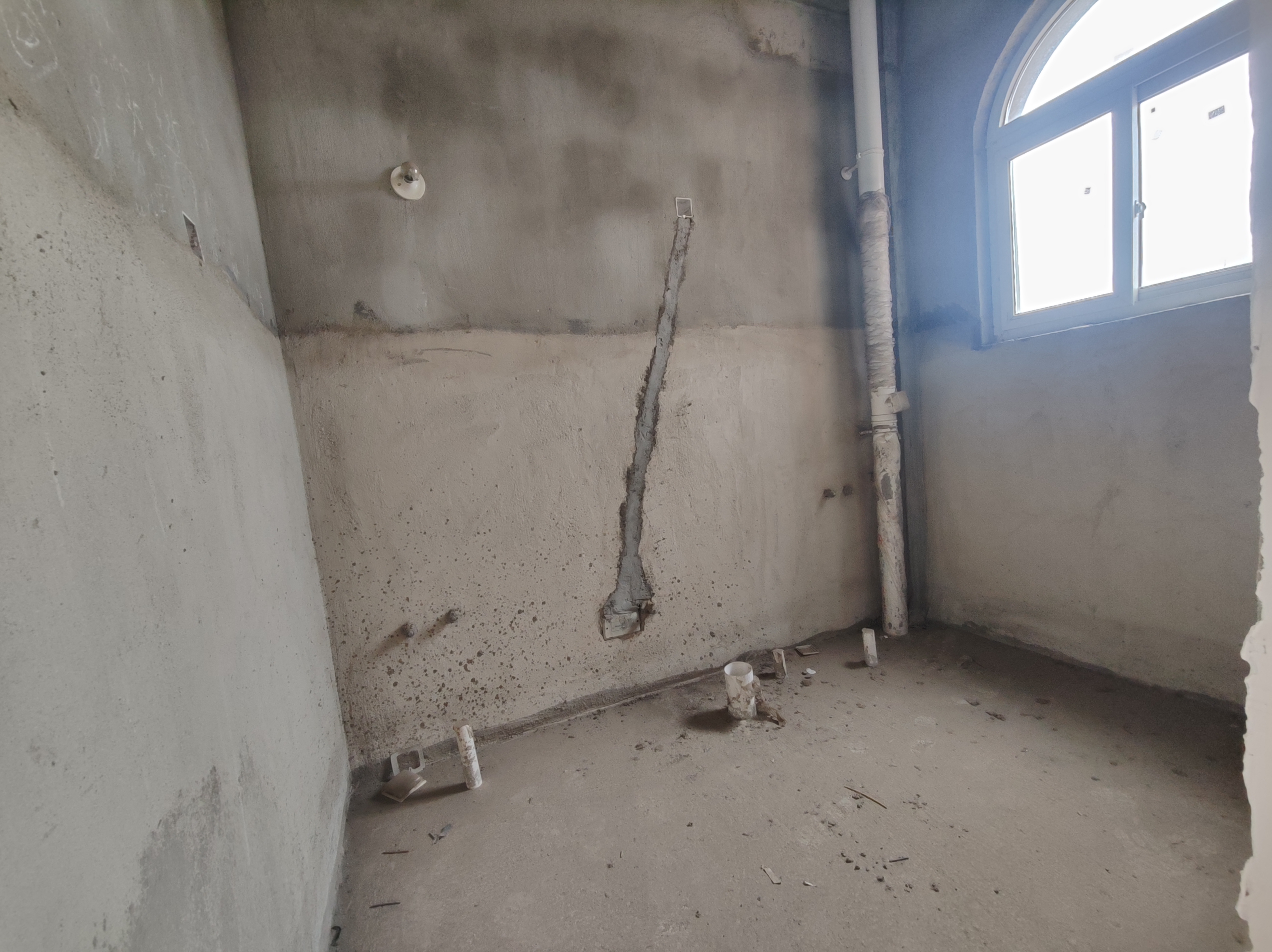 绵阳半山蓝湾二期，5室2厅2卫，210㎡，毛坯，售价155万 绵阳二手房