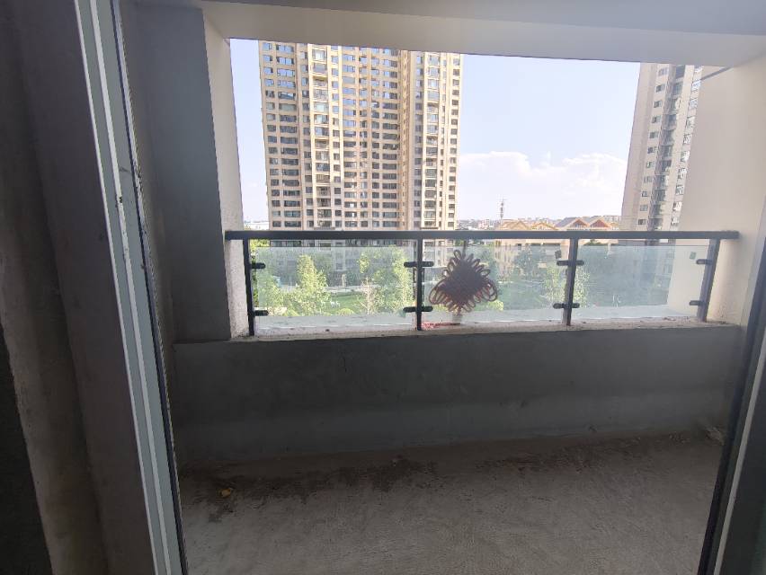 绵阳大小区才交房半年业主亏损出售看小区中庭 绵阳二手房