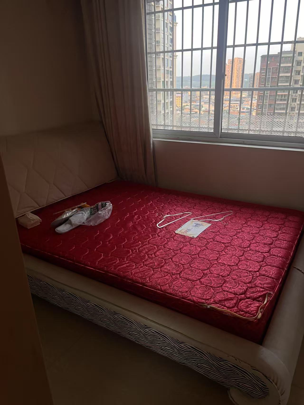 绵阳安州区 华西世纪苑 简装大三室 拎包入住 看房预约 价格可小刀 绵阳租房