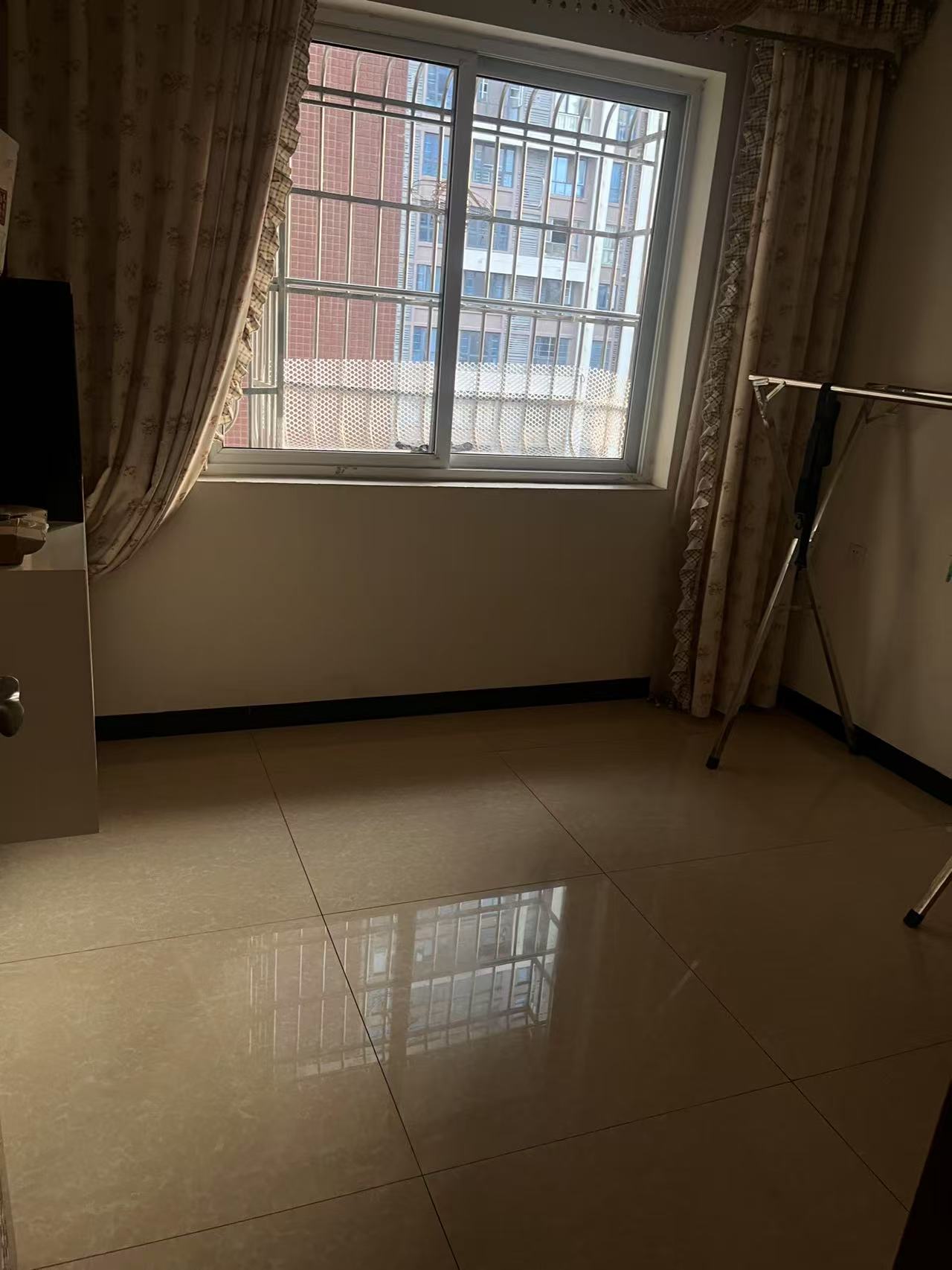 绵阳安州区 华西世纪苑 简装大三室 拎包入住 看房预约 价格可小刀 绵阳租房