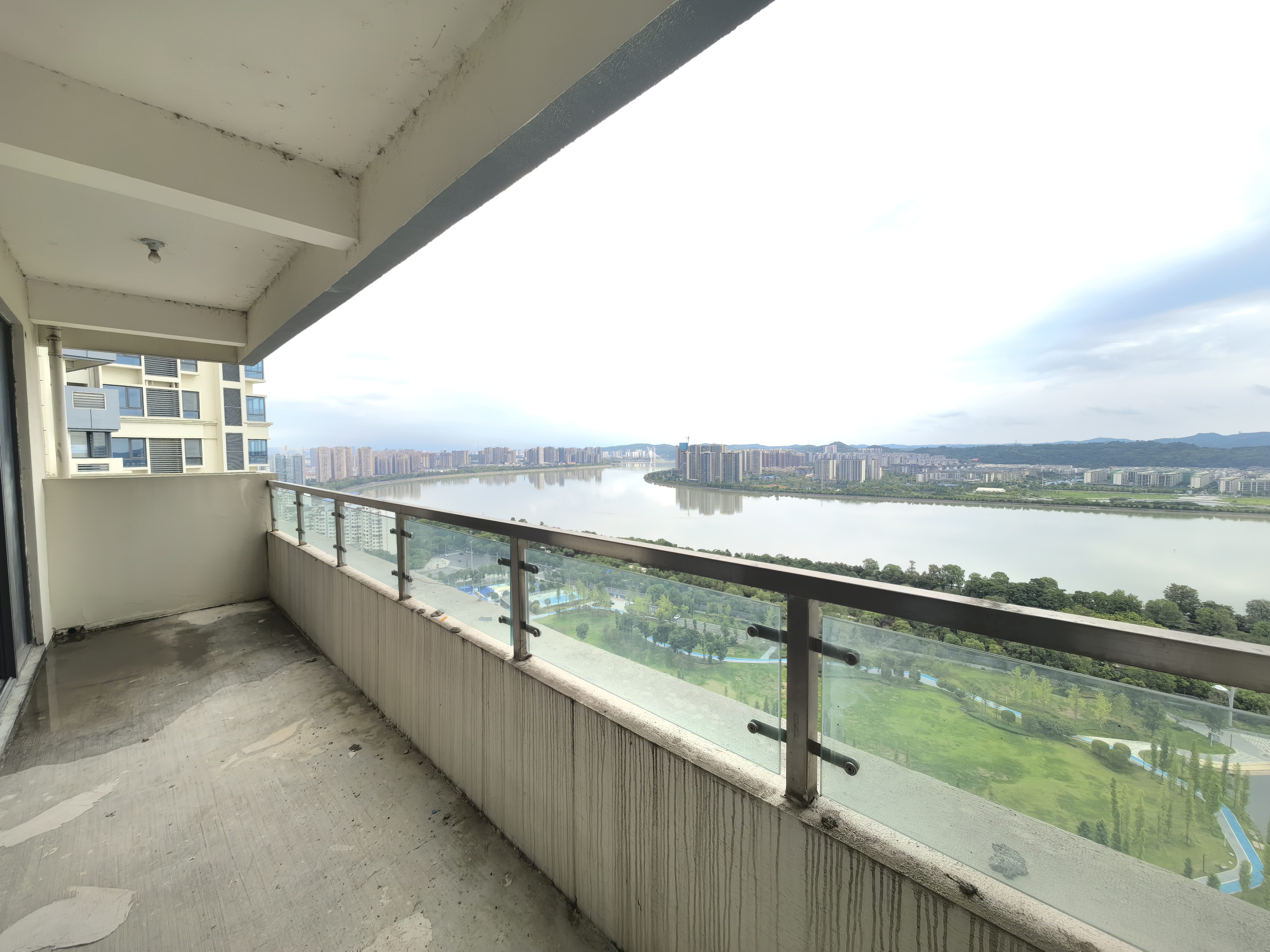 绵阳正临江景房  迎水而来 一号桥美景 南北通透户型 随时看房 绵阳二手房