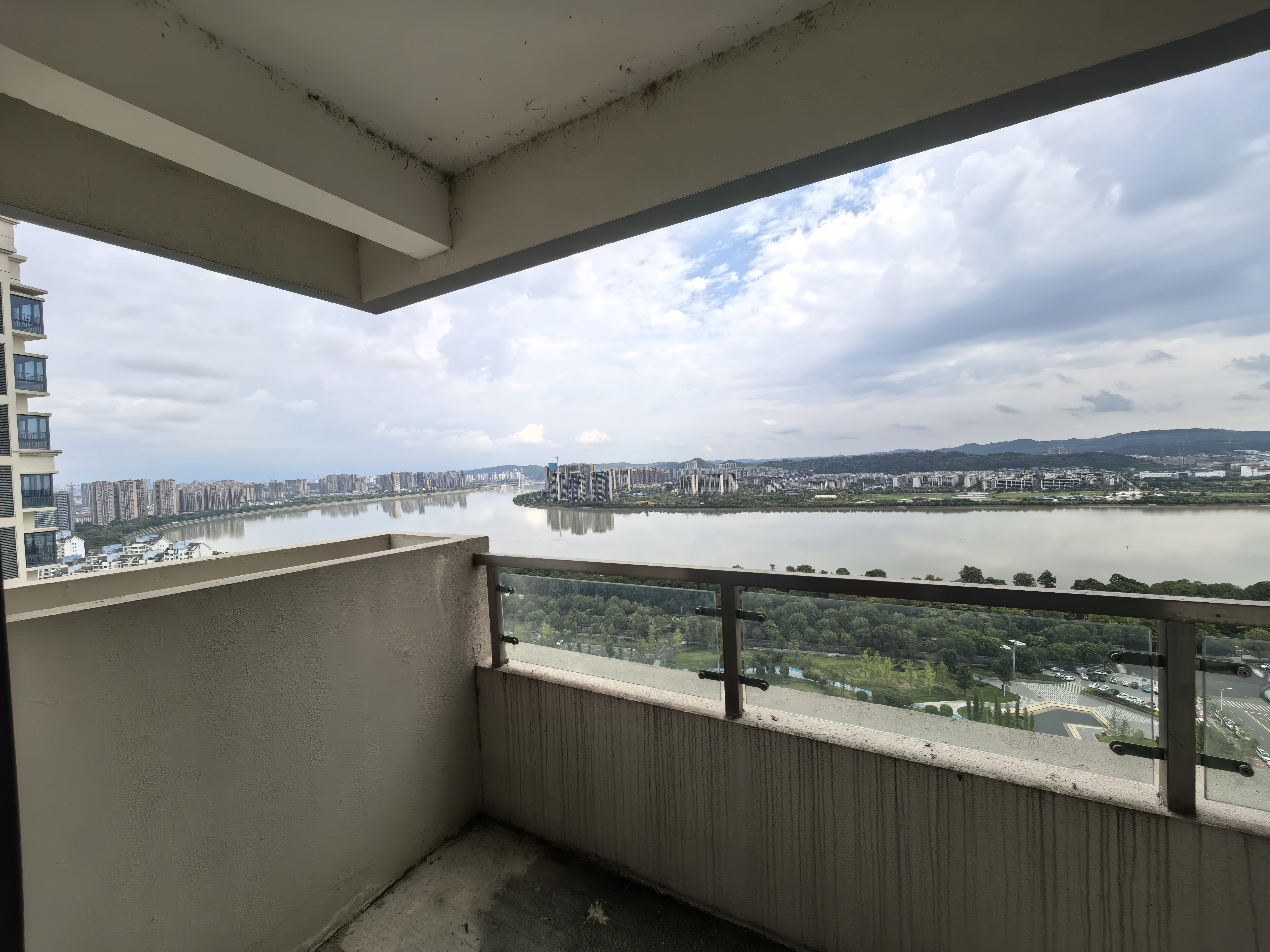 绵阳正临江景房  迎水而来 一号桥美景 南北通透户型 随时看房 绵阳二手房