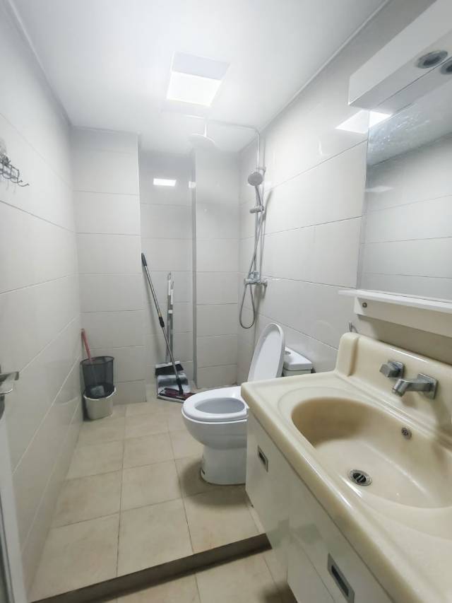 绵阳长虹国际城26栋，2室1厅2卫，73.00㎡，精装，租金1700.00元/月 绵阳租房