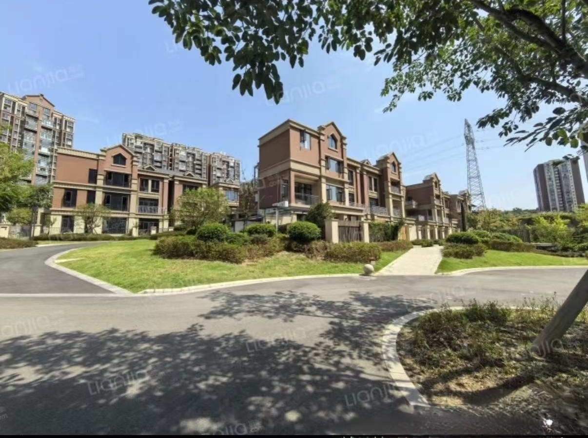 绵阳教育园区.住家精装三房.带家具家电 直接入住.有车位.干净整洁. 绵阳租房