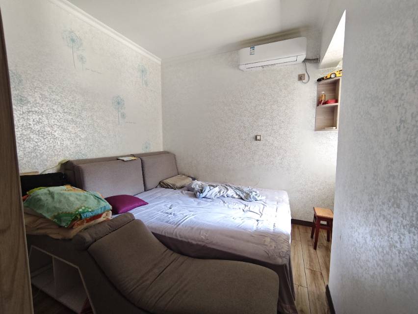 绵阳海赋二期住家精装修关门卖证件满两年价格可以谈 绵阳二手房