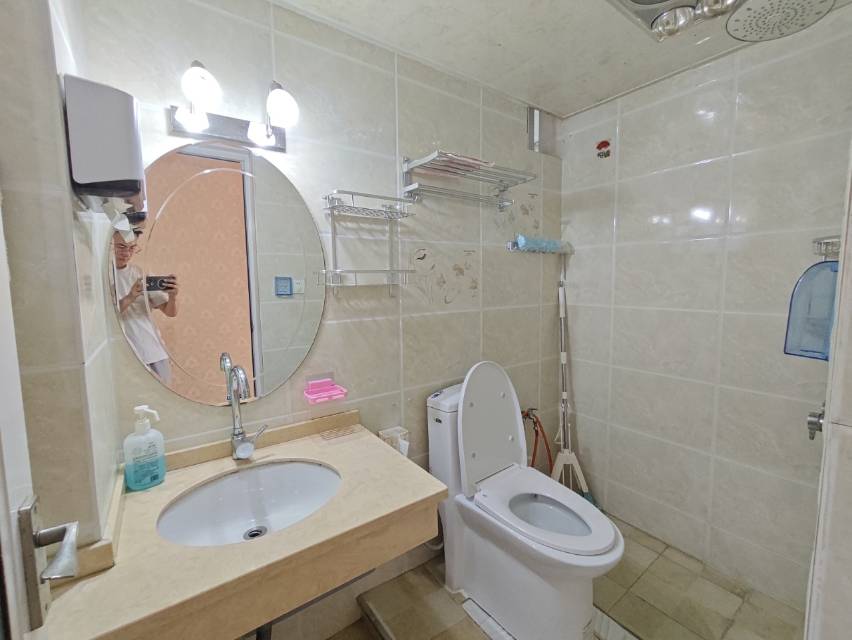 绵阳东方华尔街，2室2厅1卫，85㎡，租金1500.00元/月 绵阳租房