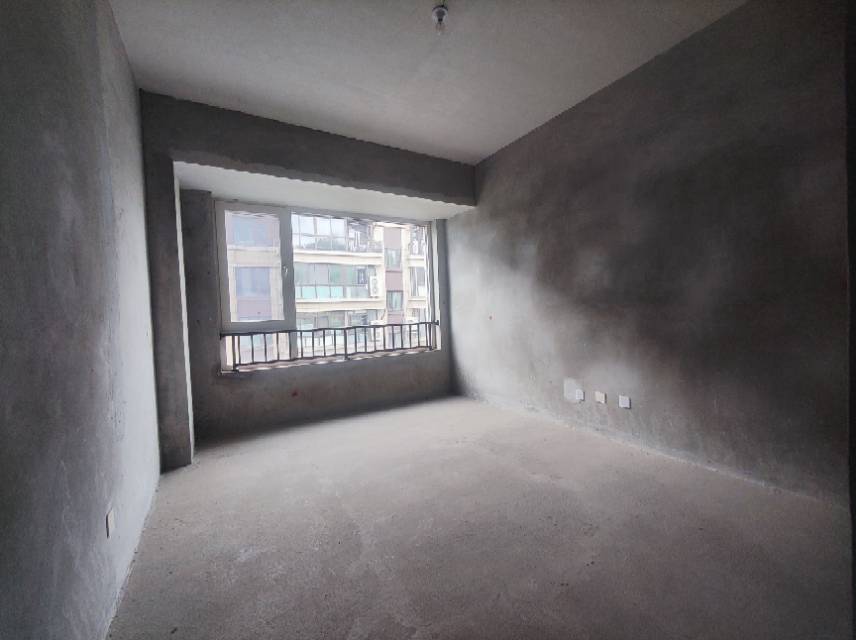 绵阳溪涪和院，4室2厅2卫，170㎡，毛坯，售价140万 绵阳二手房
