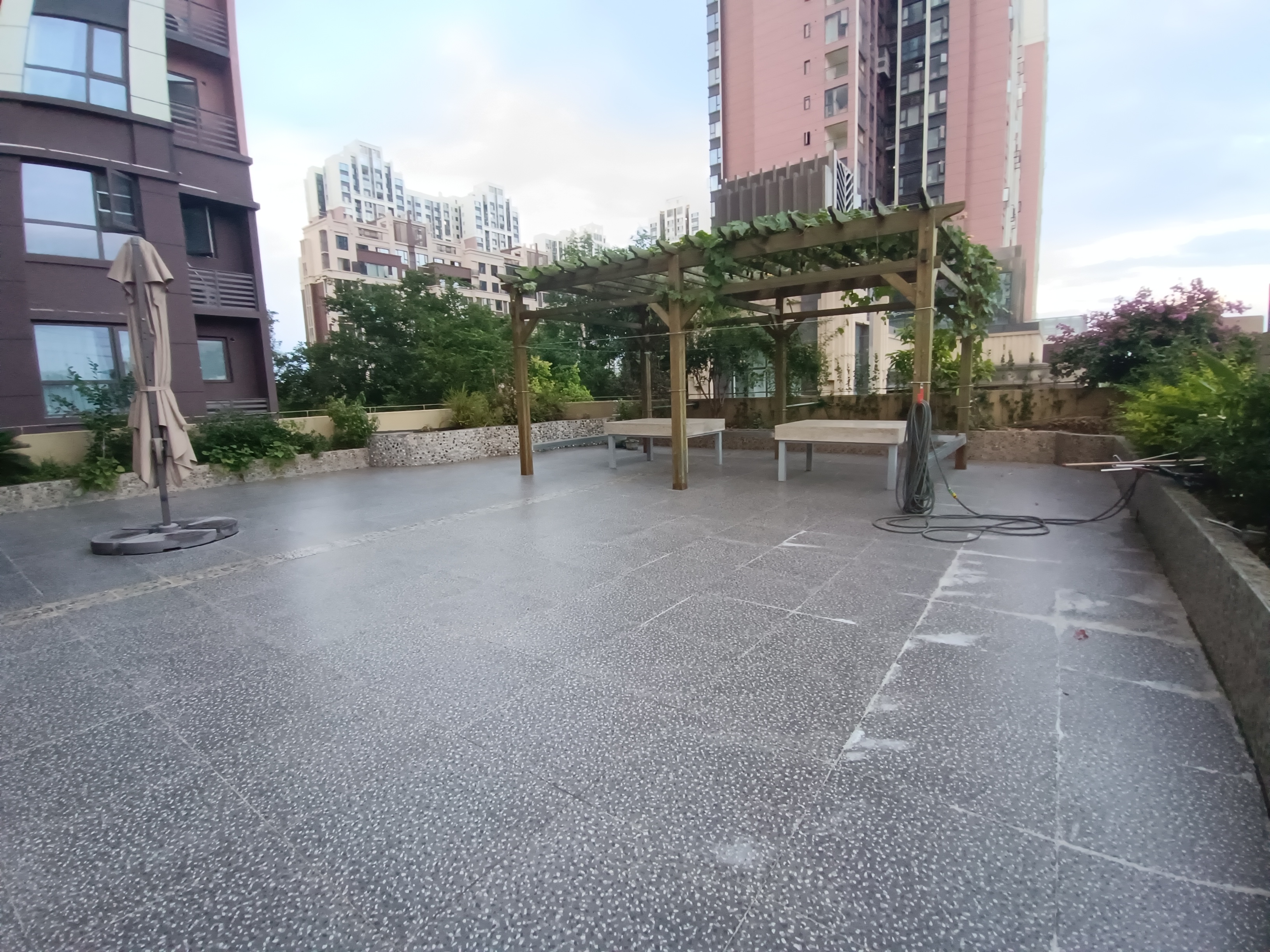 绵阳200平大平台 全新精装 带车位 暖气 99成新 朝南 100多点 急出手 绵阳二手房