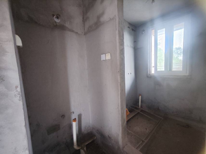 绵阳溪涪和院，4室2厅2卫，170㎡，毛坯，售价140万 绵阳二手房