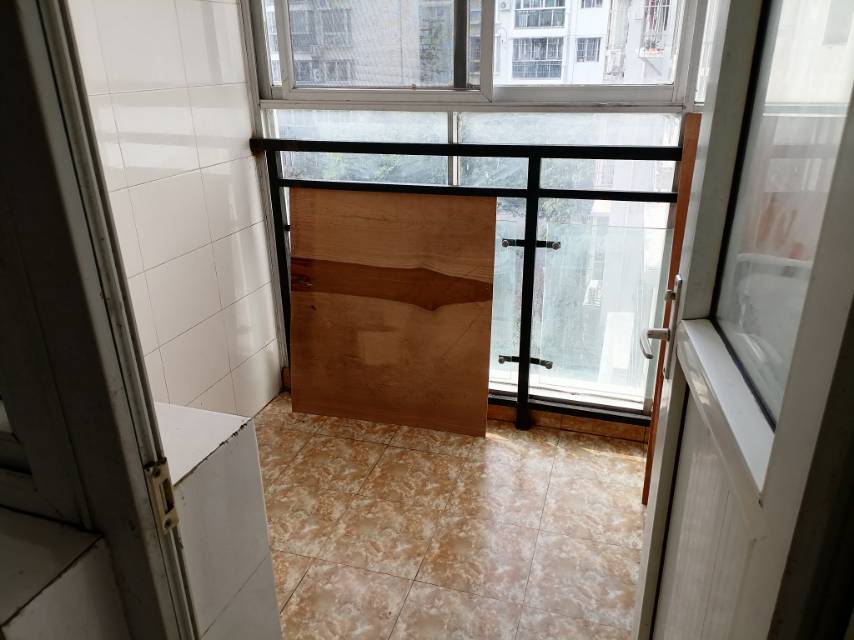 绵阳亚川水岸枫景，3室2厅2卫，103.00㎡，简装，租金600元/月 绵阳二手房